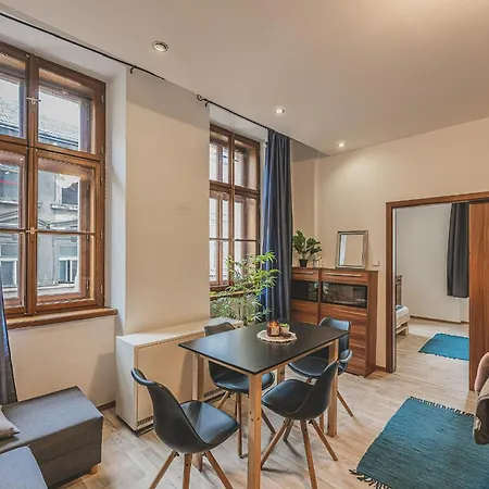 Daviduv Apartman V Centru Mesta דירה